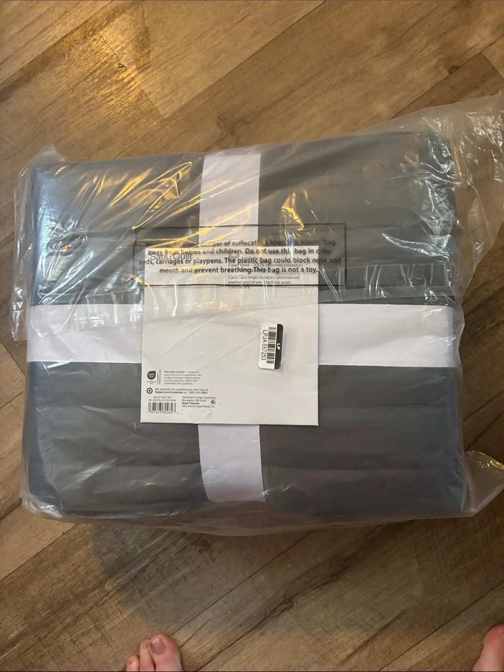 Room Essentials Satin Quilt in Gray
